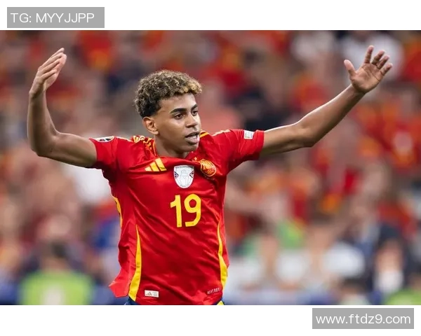 全球足球巨星风采全景图，足坛传奇人物汇聚一图，激燃赛场精彩瞬间