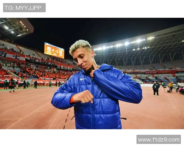 女足球星卡实测高清图展现强大技艺与赛场风采