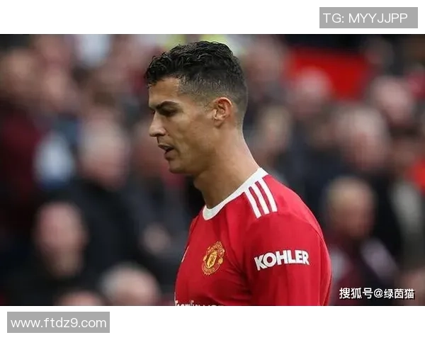 当璀璨的绿茵巨星逐渐暗淡足球星坠落背后的沉浮与无奈