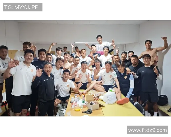 抖音最火足球球星男生揭秘他背后的训练秘笈与场上精彩表现