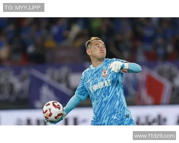 球星穿着足球裤展现英勇身姿 技术与风采兼具的精彩瞬间