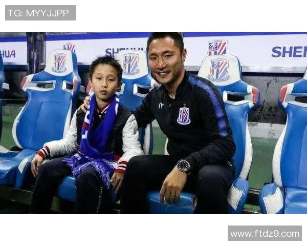 足球明星与家人同住的生活方式揭秘:他们如何平衡职业与家庭时间 足球明星与家人同住的生活方式揭秘:他们如何平衡职业与家庭时间